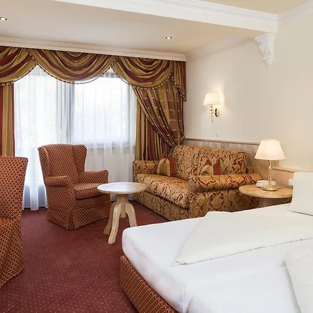 Hotel Jenbacherhof B&B-2